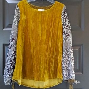 Vintage Look Gold with Flowered Sleeves Size Small Boutique Blouse
